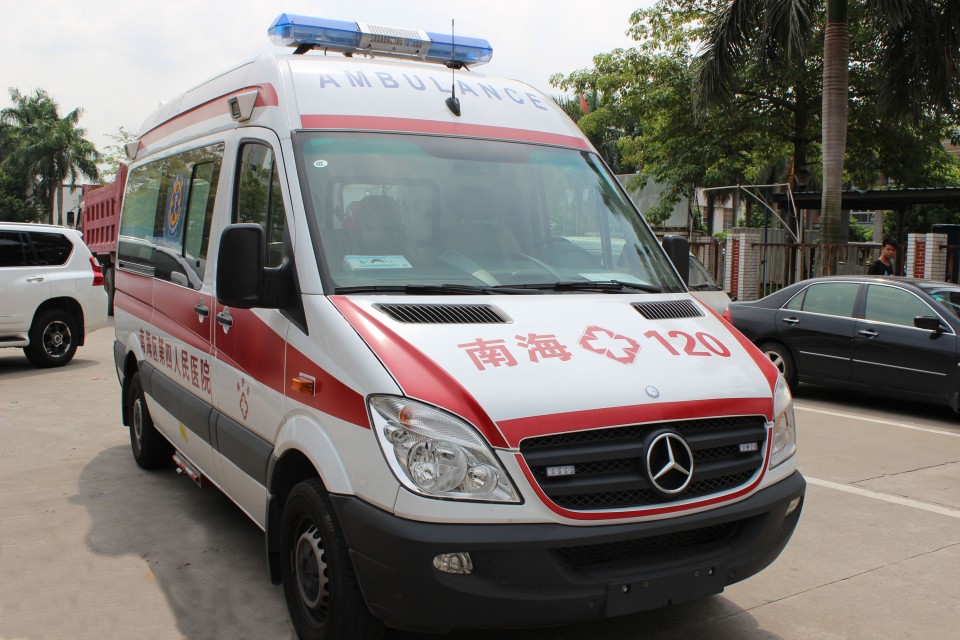 高端救護車(chē)生產(chǎn)廠(chǎng)家15271321777