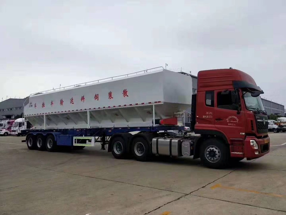 55方半掛散裝飼料車(chē)15271321777 (4)