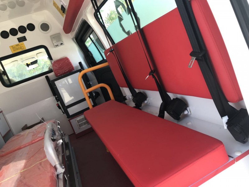 國六救護車(chē) 高端奔馳救護車(chē)改裝方案15271321777