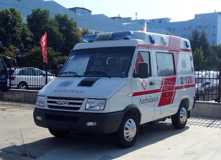依維柯救護車(chē) 轉運型救護車(chē)廠(chǎng)家銷(xiāo)售15271321777