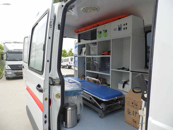 依維柯寶迪監護型救護車(chē)銷(xiāo)售152 7132 1777