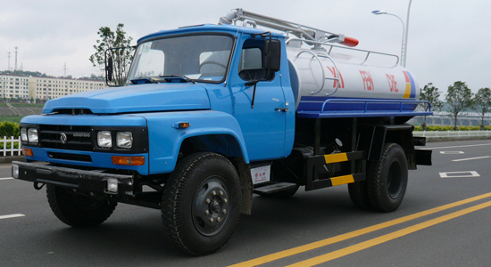 東風(fēng)尖頭真空吸污車(chē)
