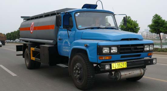 東風(fēng)尖頭化工液體運輸車(chē)