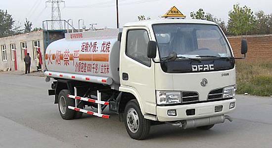 東風(fēng)金霸化工液體運輸車(chē)