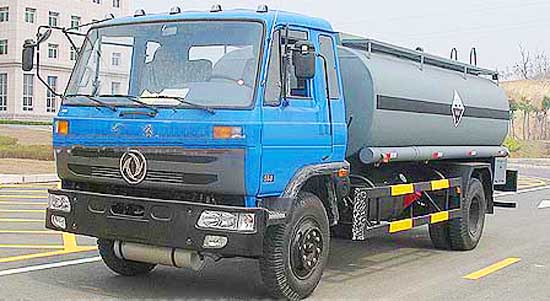 東風(fēng)化工液體運輸車(chē)