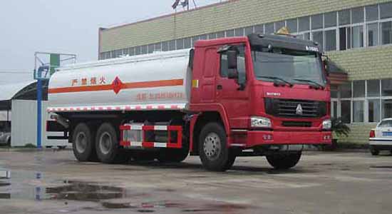 斯太爾雙橋化工液體運輸車(chē)