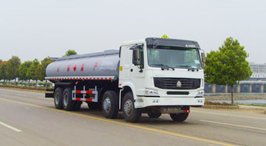 斯太爾前四后八化工液體運輸車(chē)