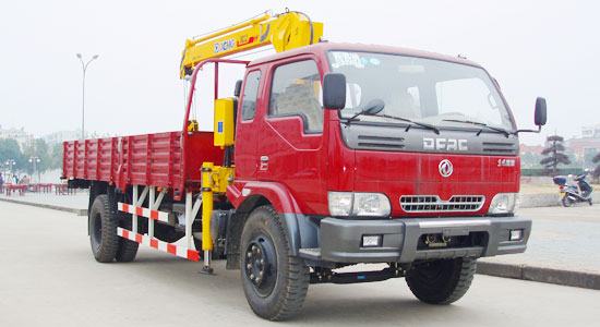 東風(fēng)康霸隨車(chē)起重運輸車(chē)