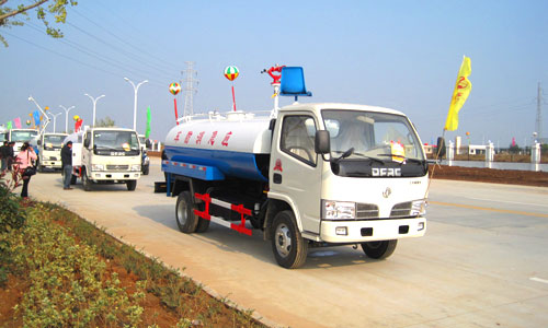 東風(fēng)福瑞卡綠化噴灑車(chē)